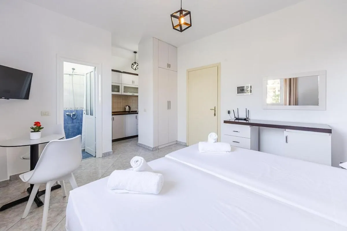 Apartamento Stylish Studio With Scenic Gardens Golem