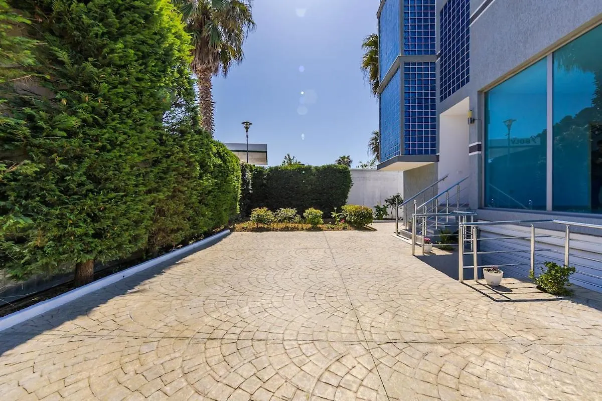 Apartamento Stylish Studio With Scenic Gardens Golem