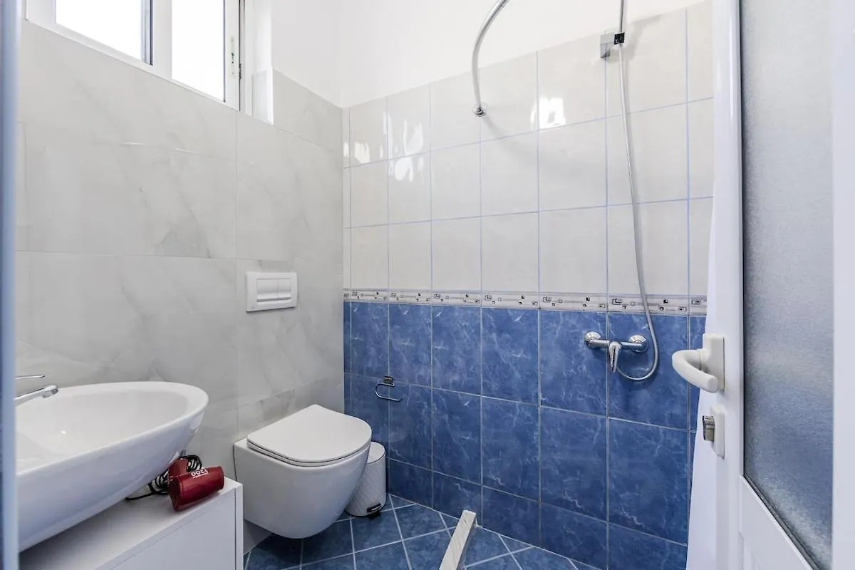 Stylish Studio With Scenic Gardens Golem Apartamento Golem (Tirana)